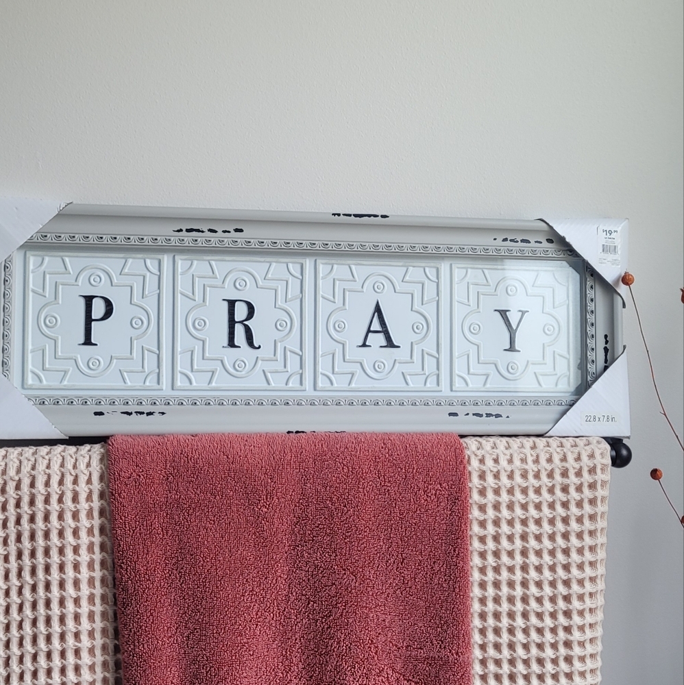 Wall Decor "PRAY"